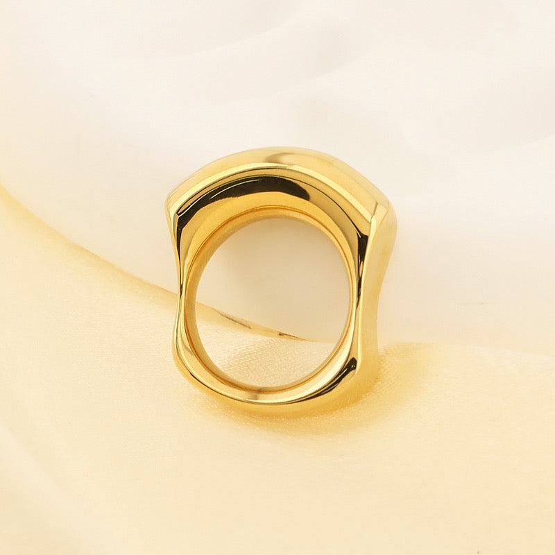 Basic chonky ring