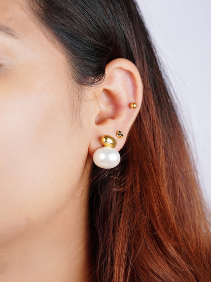 Oval Pearl Earring