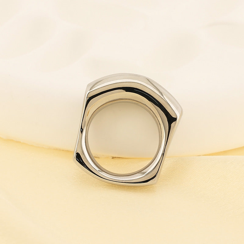 Basic chonky ring