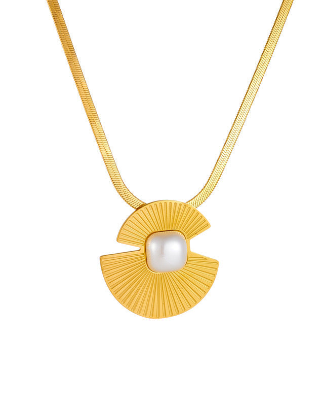 Solar Pearl necklace