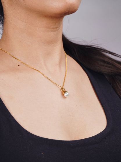 Golden Dewdrop Pearl Pendant