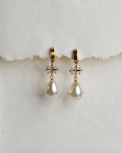 White Classical Sweet Earrings