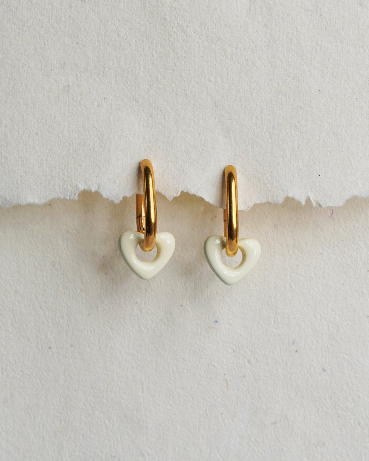 Classic heart earring