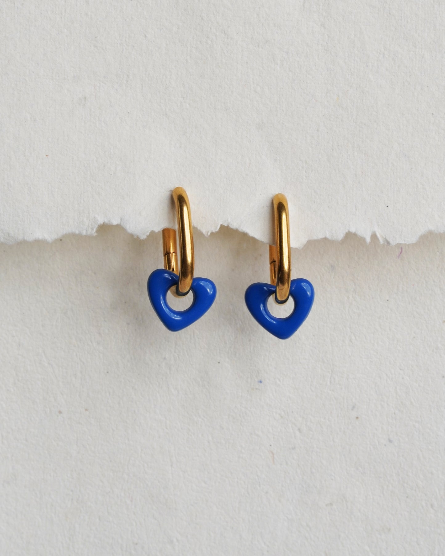 Classic heart earring