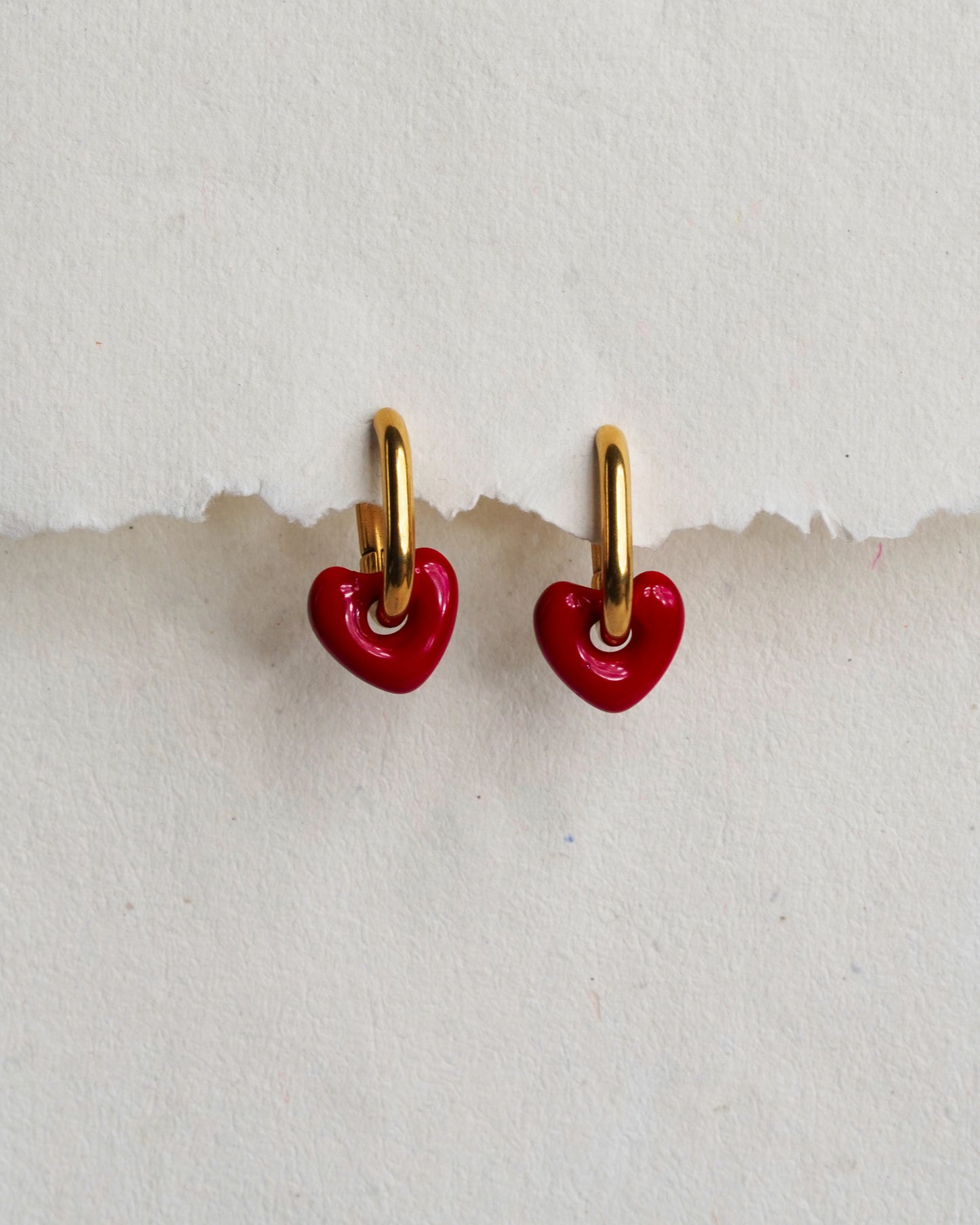 Classic heart earring