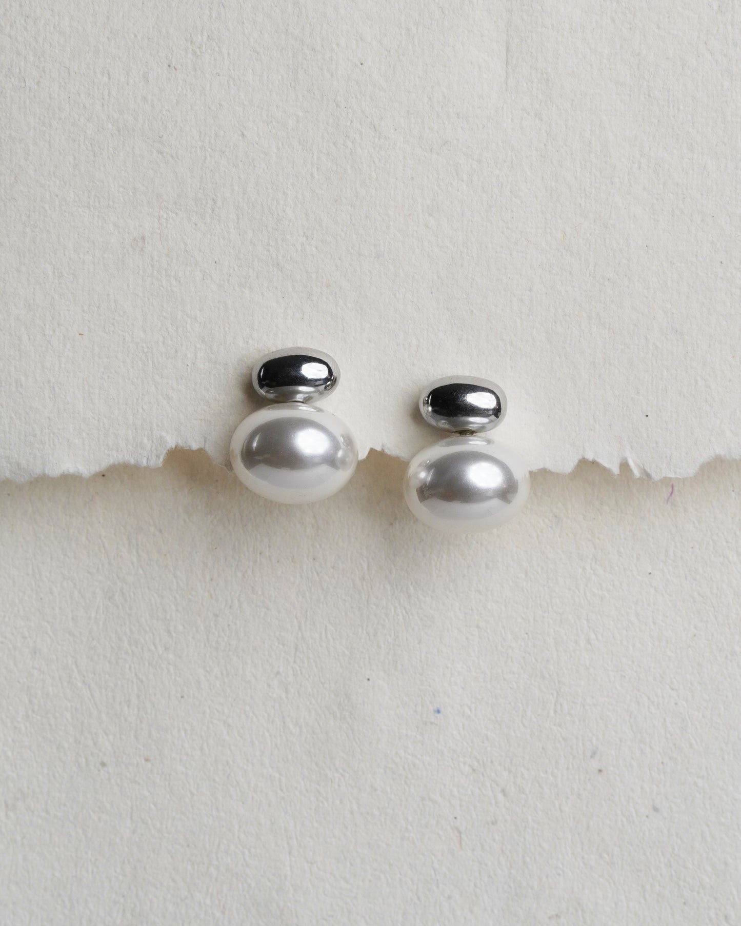 Oval Pearl Earring