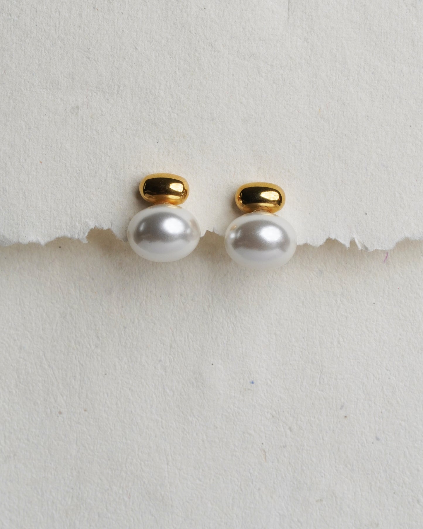 Oval Pearl Earring